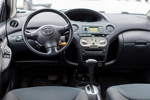 Autorent Toyota Yaris Automat BOLT FOOD/ WOLT bensiin (2 foto / 5)