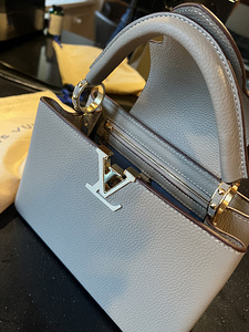 Louis Vuitton Capucines BB (1 фото из 6)