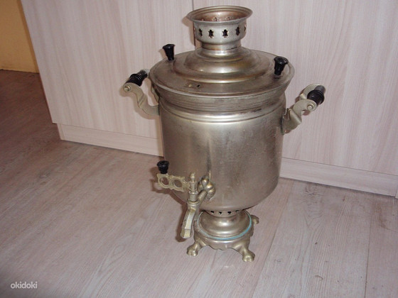 Samovar puidul töötav samovar