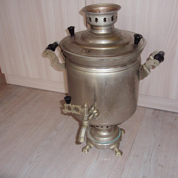 Samovar puidul töötav samovar