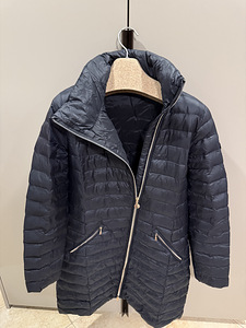 Женская куртка-пуховик EMPORIO ARMANI 36-38р (5 фото из 6)