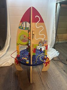 Arendav mänguasi ehtsast puidust raketi kujul (1 foto / 2)