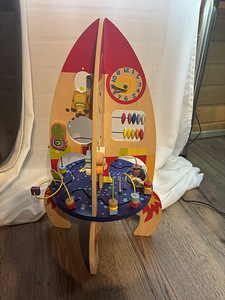 Arendav mänguasi ehtsast puidust raketi kujul (2 foto / 2)