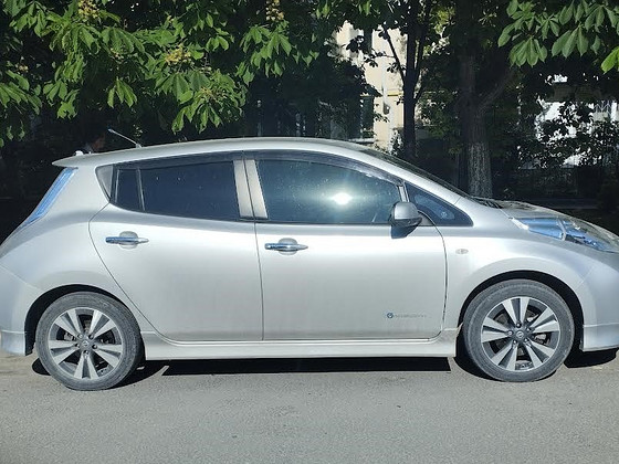 NISSAN LEAF (ZE0) 2010-...
