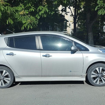 NISSAN LEAF (ZE0) 2010-...