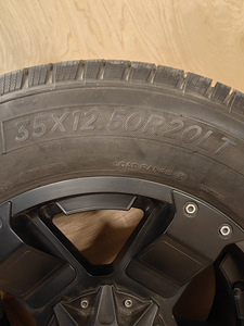 Продам комплект колес (5 фото из 9)