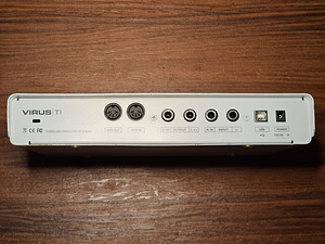 Access Virus TI Snow Desktop Synthesizer (5 фото из 5)