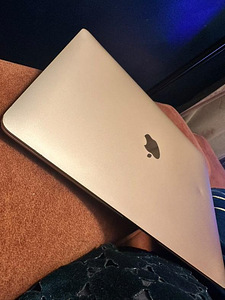 Macbook Air 2020 M1 256GB Gold (1 foto / 3)