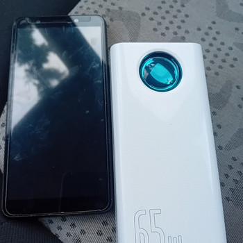 Poverbank on seotud telefoniga