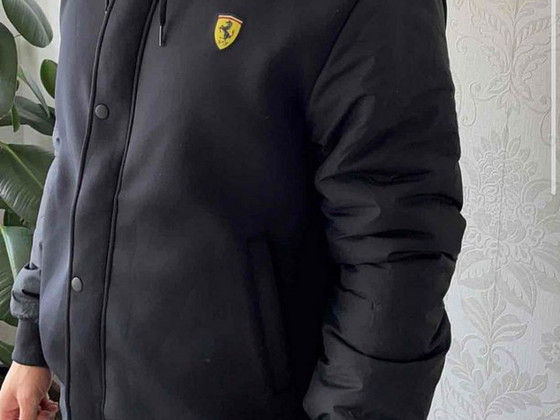 Новая куртка-бомбер Ferrari Scuderia.
