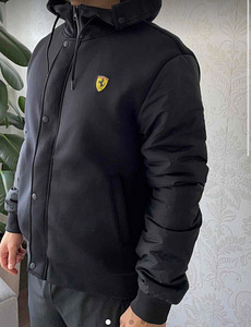 Новая куртка-бомбер Ferrari Scuderia. (1 фото из 3)