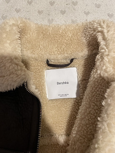 Куртка bershka (2 фото из 3)