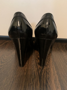 Лаковые туфли Love Moschino размер 37 (3 фото из 3)