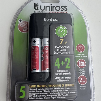 Uniross charger for AA/AAA/9V batteries including 4 pcs