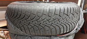 Зимние шины Goodyear Ultra Grip и диски Dezent 195/60/16 (3 фото из 4)