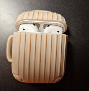 AirPods ja 2 ümbrist kingituseks (7 foto / 9)