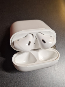 AirPods ja 2 ümbrist kingituseks (2 foto / 9)