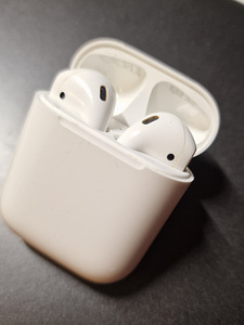 AirPods ja 2 ümbrist kingituseks (1 foto / 9)