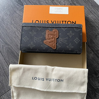 Кошелек LV