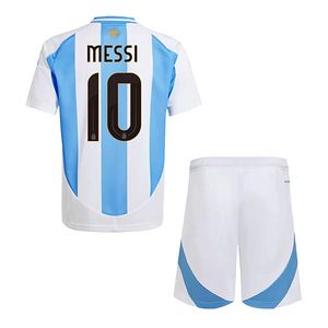 Jalgpall, Argentina koondise lastevorm (14 aastat), mängija Messi (1 foto / 3)