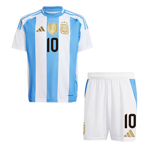 Jalgpall, Argentina koondise lastevorm (14 aastat), mängija Messi (2 foto / 3)