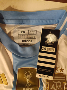 Jalgpall, Argentina koondise lastevorm (14 aastat), mängija Messi (3 foto / 3)