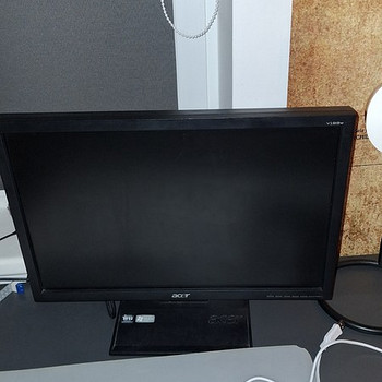 Acer monitor 1440x1080p 75hz