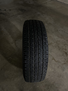 Auto rehv (Ei sobi sõiduks) (2 foto / 3)