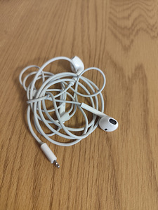 Air pods (2 foto / 2)