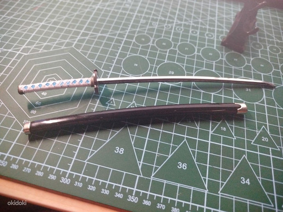 Müüa katana, pikkus 22 cm, dekoratiivne.