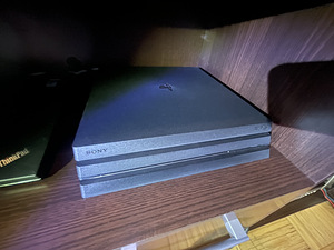 Playstation 4 Pro 1 TB (1 фото из 2)