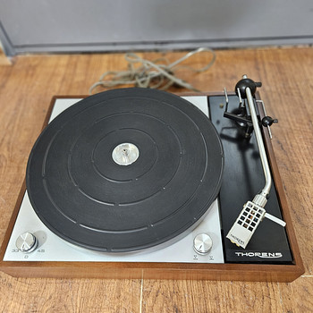 Thorens TD150 MK II 2-скоростной проигрыватель с ременным пр