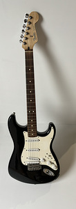Fender Stratocaster 2004 (1 фото из 3)