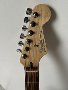 Fender Stratocaster 2004 (2 фото из 3)