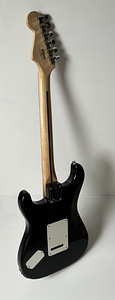 Fender Stratocaster 2004 (3 фото из 3)