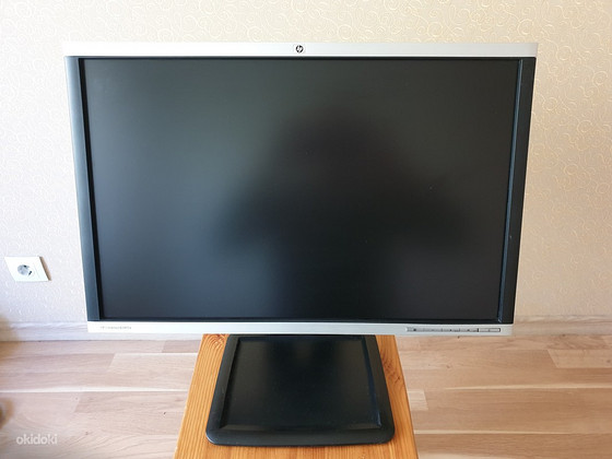 HP LA2405wg 24"