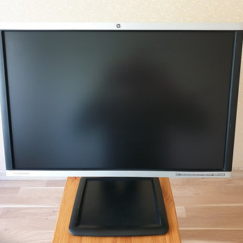HP LA2405wg 24"