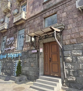 Трехкомнатная квартира в малом центре Еревана. (1 фото из 14)