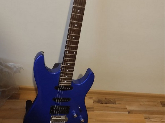 Müüa Fender Squier Showmaster kitarr, kasutatud, kaasas kott