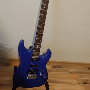 Müüa Fender Squier Showmaster kitarr, kasutatud, kaasas kott