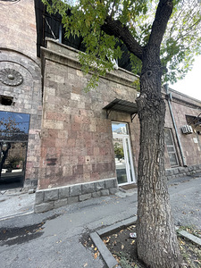 Երեքհարկանի գրասենյակային տարածք Երևանի կենտրոնում (2 լուսանկար / 16)