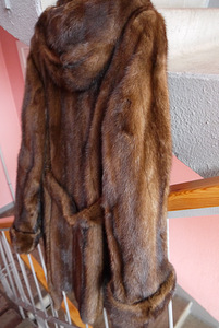 Looduslik naaritsakasukas kapuutsi ja vööga, suurus S (4 foto / 10)