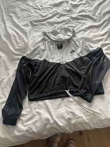 Ветровка NIKE (1 фото из 1)