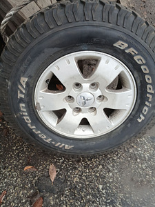 Зимние шины 265/70/R18 (1 фото из 2)