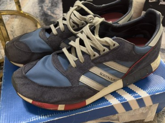 Продам кроссовки adidas