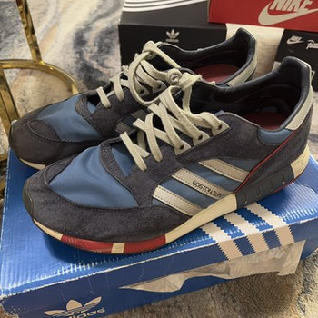 Продам кроссовки adidas