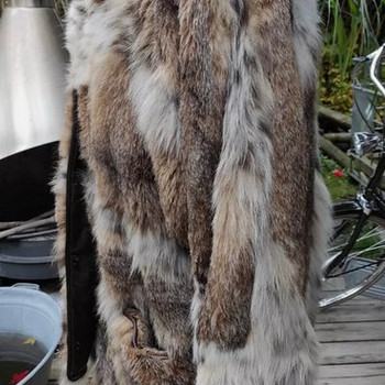 Kasukas ehtsast ilvesenahast. Rinnaümbermõõt 100 - 115 cm.