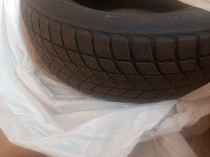Продам зимнюю резину Landsail 185/65 R15 (1 фото из 6)