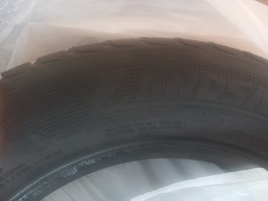 Продам зимнюю резину Landsail 185/65 R15 (2 фото из 6)