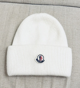 Uus! Moncler valge soe talvemüts (1 foto / 2)